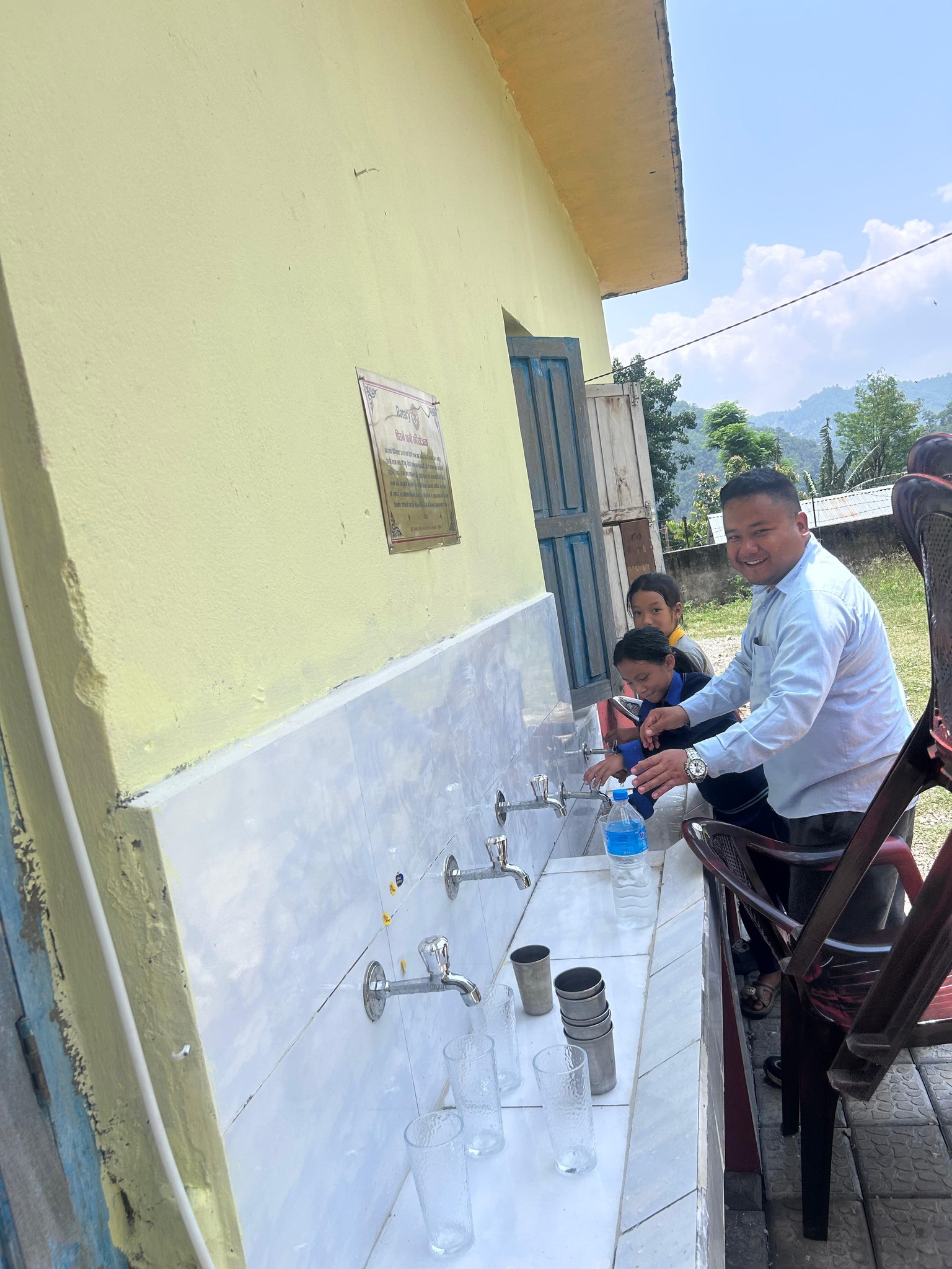 Rotary and Partners Build Clean Water Facility in School